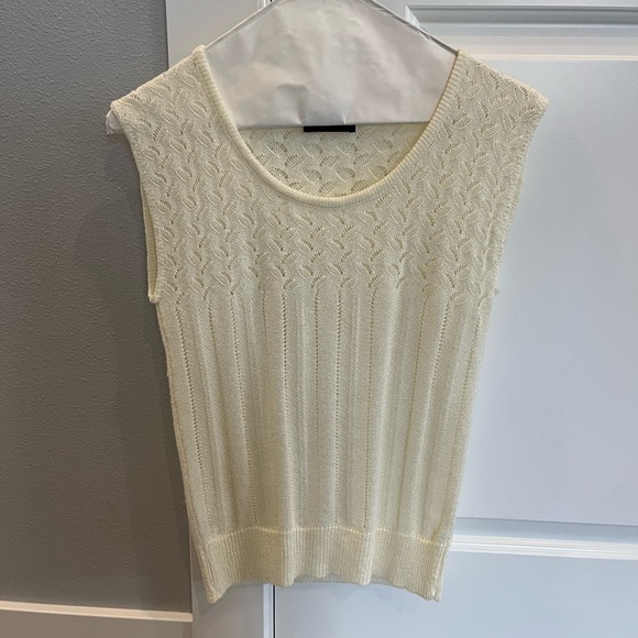 Gorgeous summer tank - Picture 1 of 5